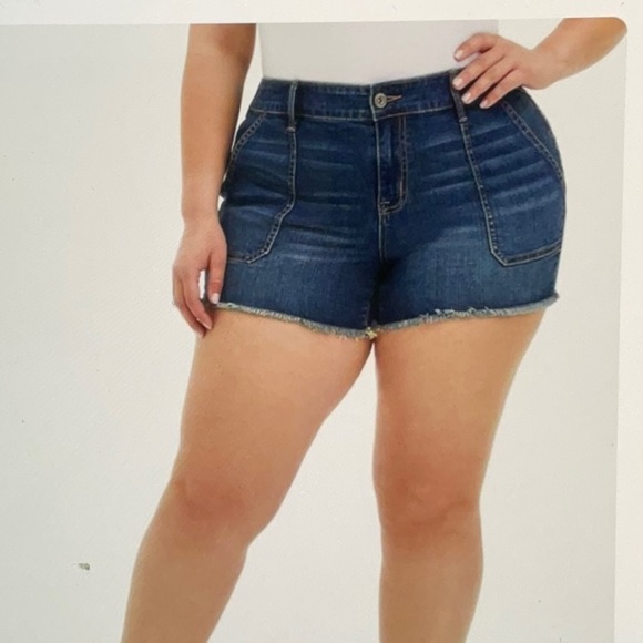 Torrid 3” Raw Hem High Waist Shorts Size 18 - Picture 1 of 5